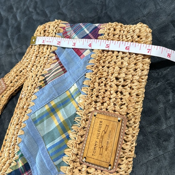 Tommy Hilfiger Clutch Handle‎ Grass Patchwork  Purse - Picture 6 of 9
